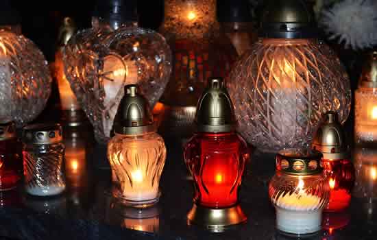 Candele per rito funebre